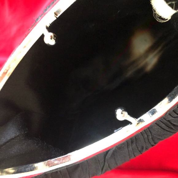 La Regale Vintage black silk evening bag. - Picture 5 of 5